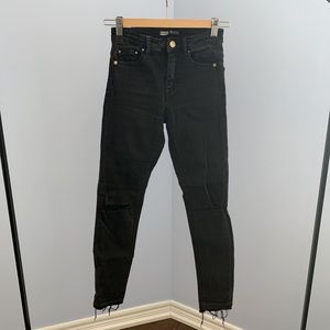 STRADIVARIUS(ZARA) - DISTRESSED SKINNY JEANS